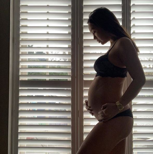  The beauty announced her pregnancy yesterday
