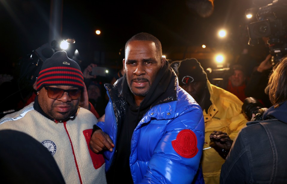  R Kelly, centre, made his way into a Chicago police station where he was arrested and charged with child abuse