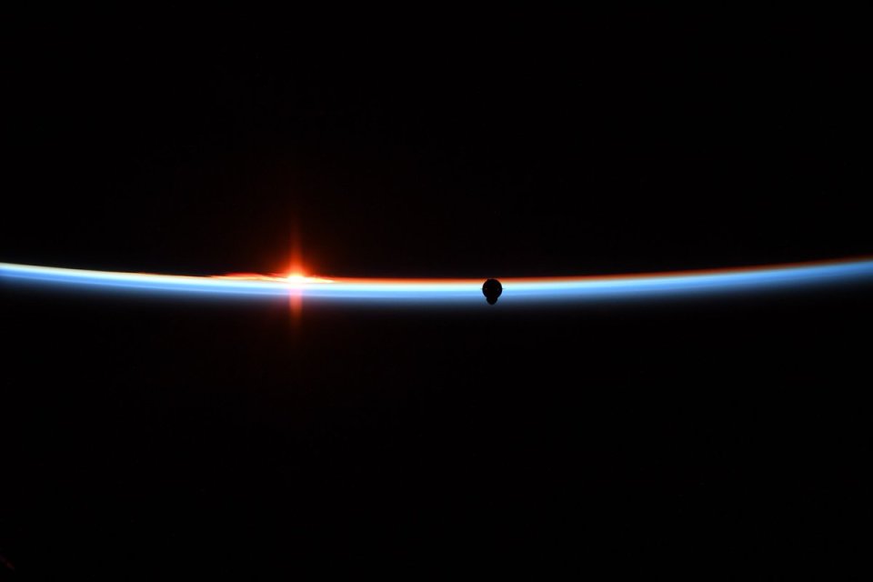  Here's what astronauts aboard the ISS saw as the Crew Dragon approached the station last week