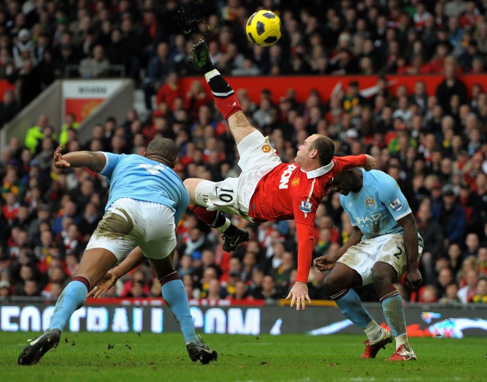  Wayne Rooney scored a stunning bicycle kick for United against City in 2011