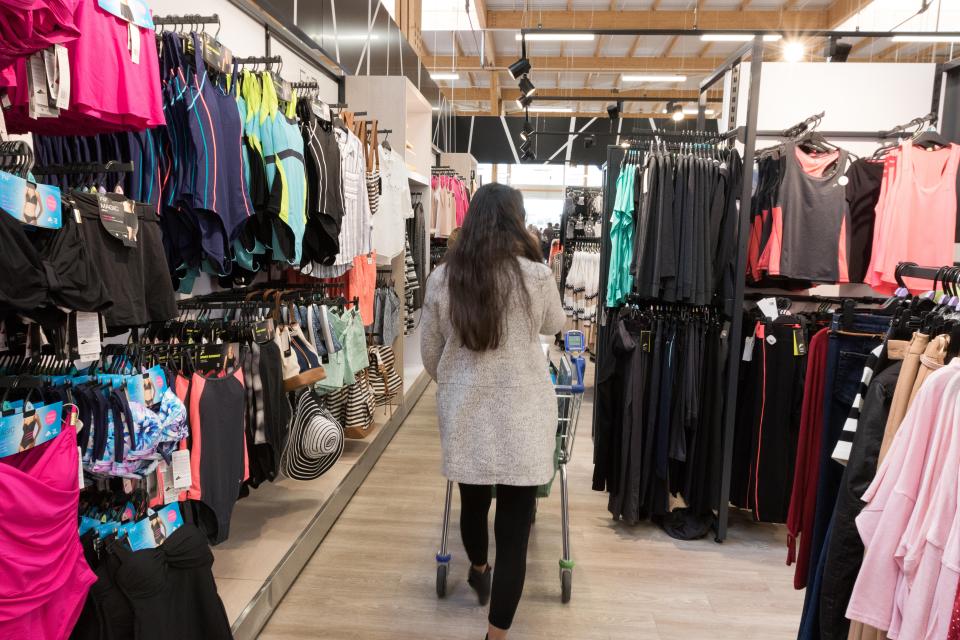  Avoid shopping for clothes on the weekends when it's very busy