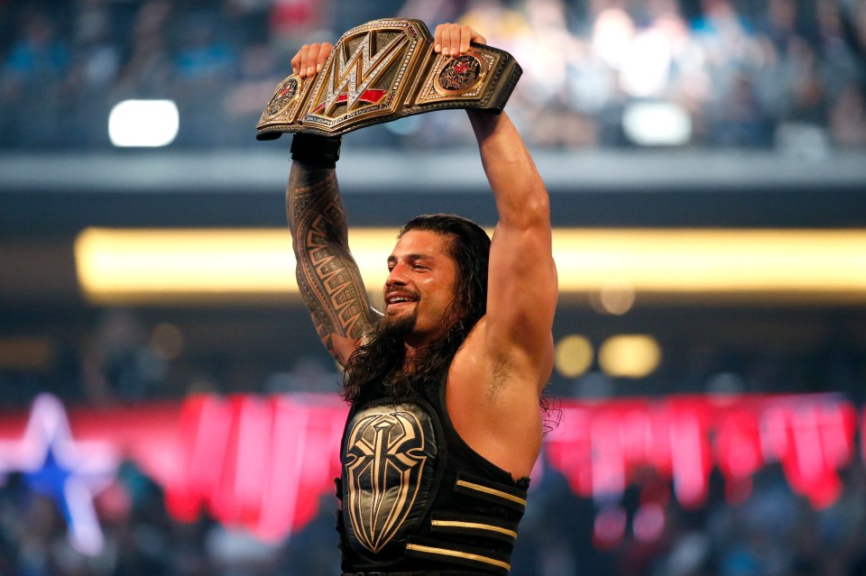  Reigns return on Monday Night Raw to much acclaim