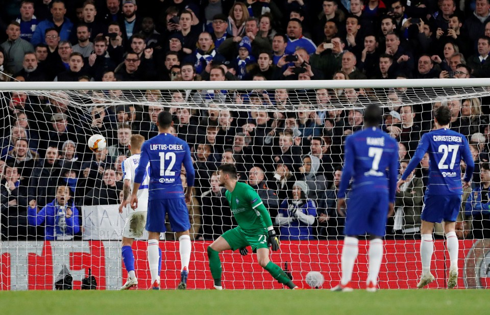  The Brazil international surprises Dynamo goalkeeper Denys Boyko with a stunningly taken free-kick