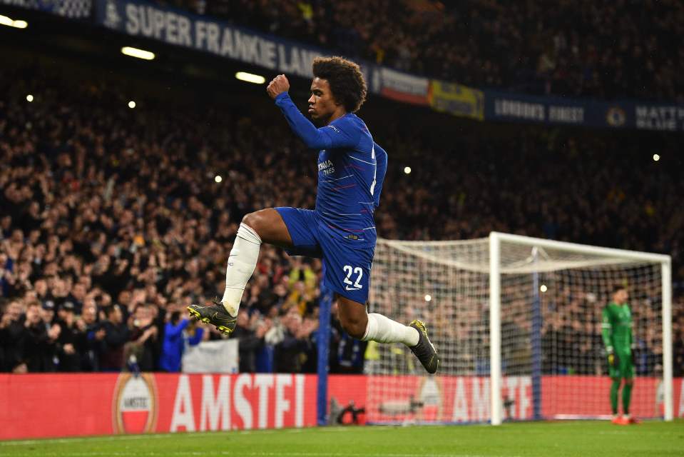  Willian celebrates his goal against Dynamo Kiev