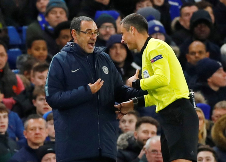  Maurizio Sarri argues with the the referee