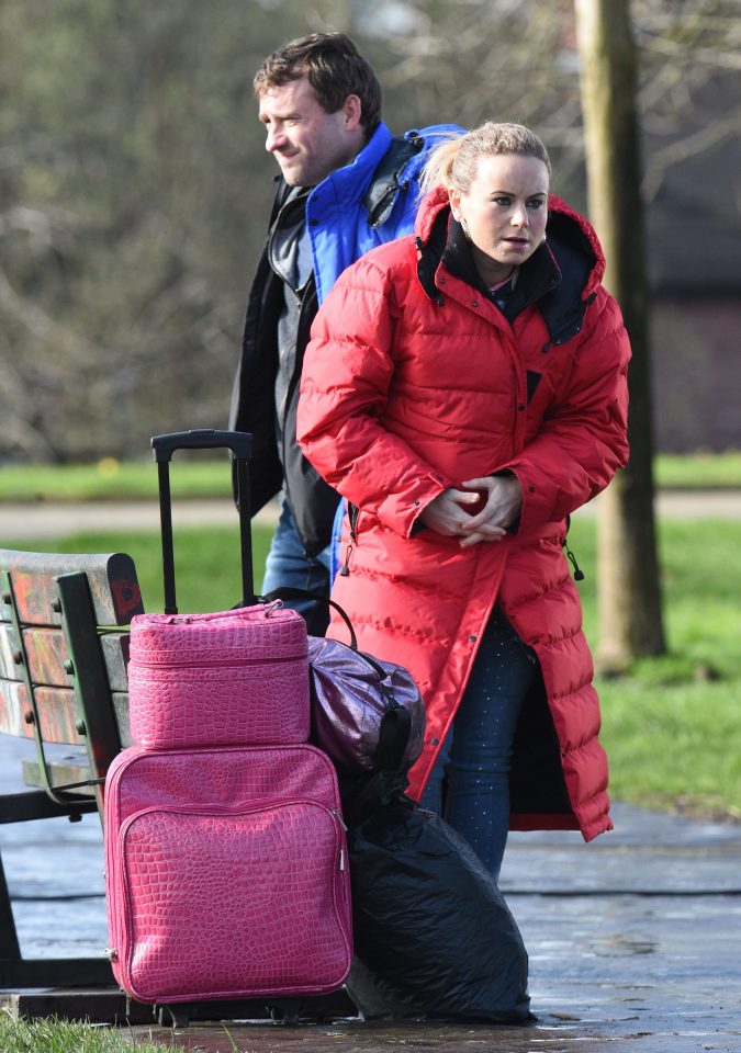  It looks like Gemma's brother Paul will help her through her difficult time