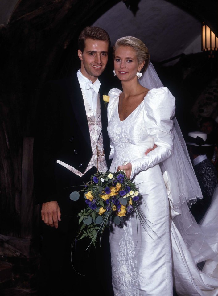  Her first marriage to cameraman John Turnbull, from 1990 to 1995, ended after she had an affair with his friend Phil Piotrowsky