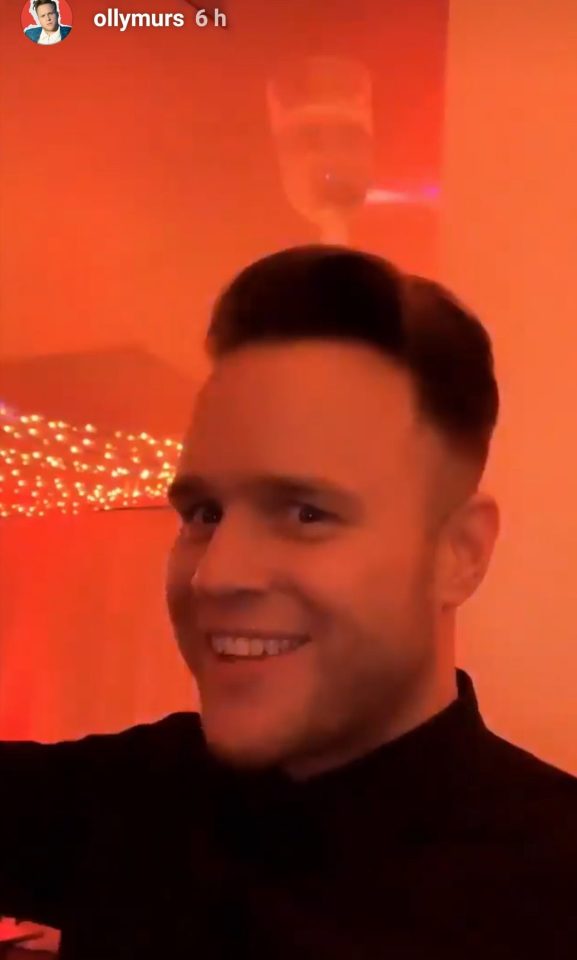  The fun-loving star balanced a Champagne glass on his head