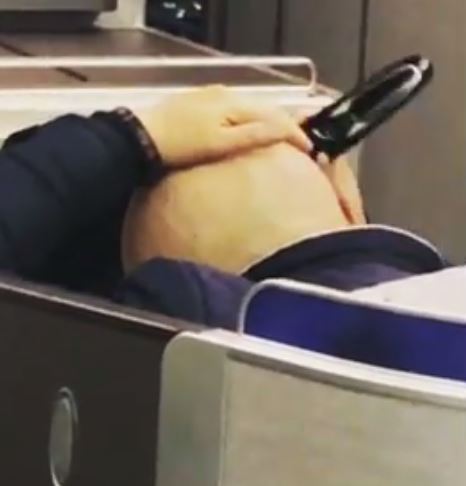 Despite sitting in business class, the man continued to shave his head in front of everyone