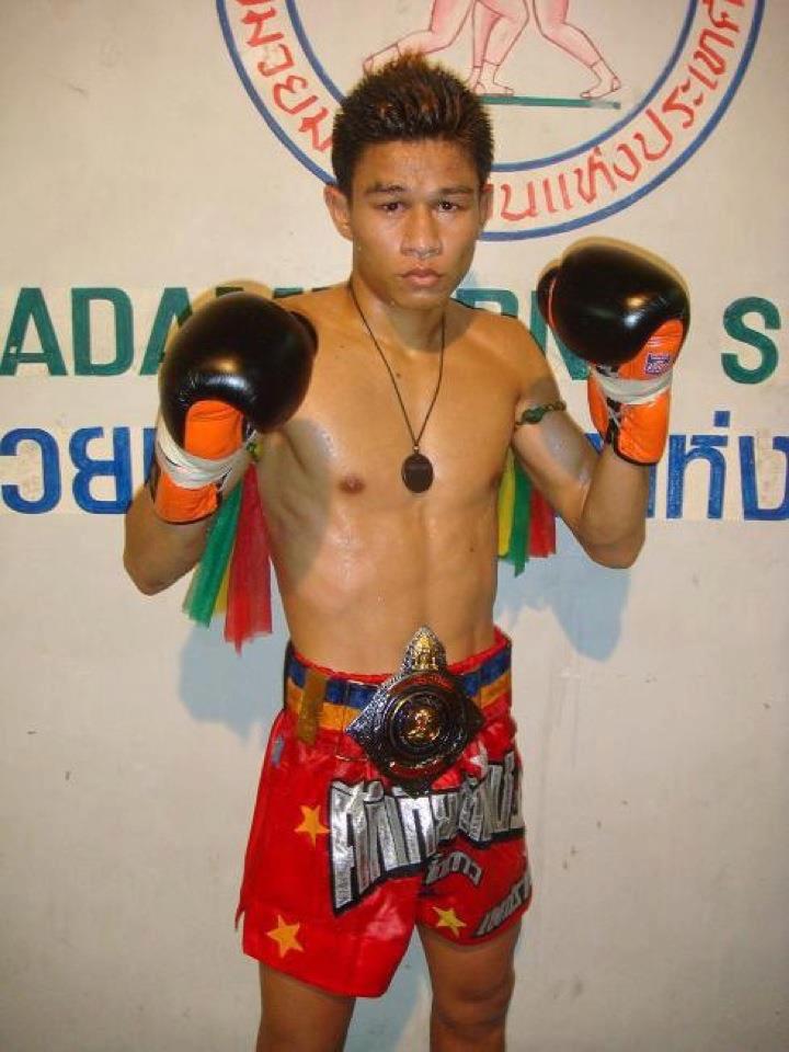  The Thai went against his mother's wishes and began fighting for money