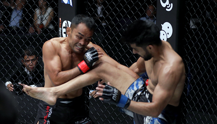  Dejdamrong Sor Amnuaysirichoke made his MMA debut in March 2014 beating Jomanz Omanz in ONE Championship