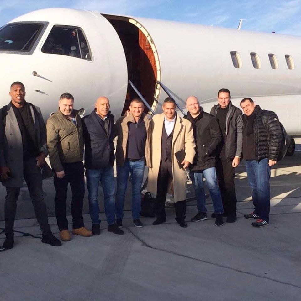  The boxing pro ensures his pals travel in style