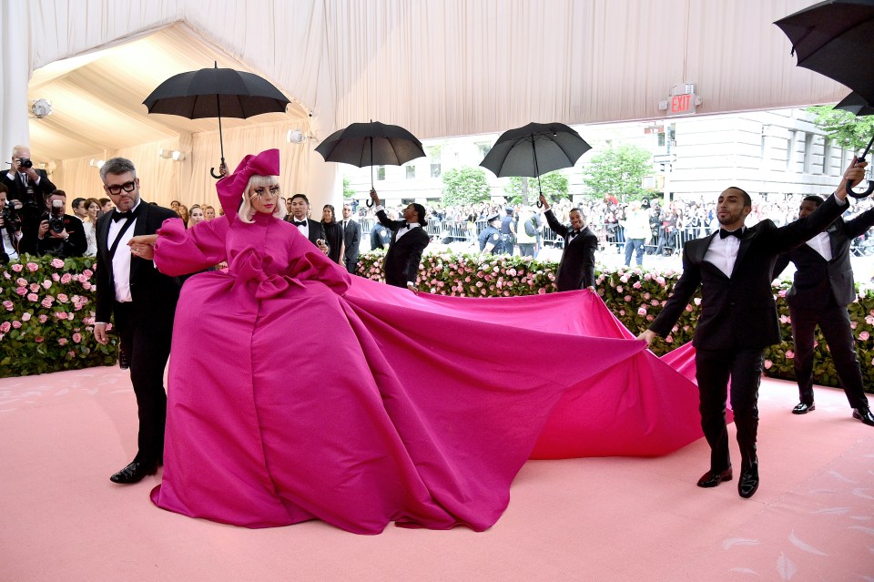  She was surrounded by an entourage of male dancers