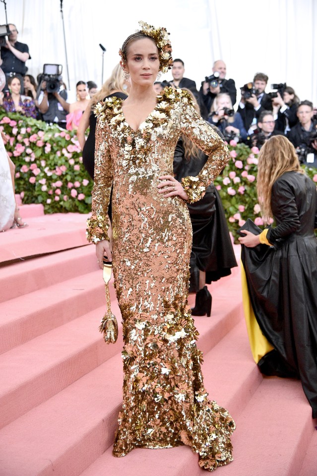 Emily Blunt was glittering in gold