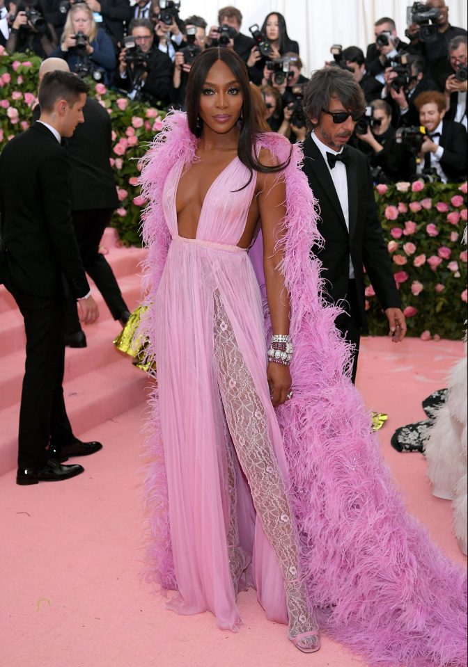 Naomi Campbell was pretty in pink