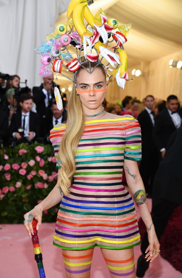  Cara Delevingne wore colourful stripes with bananas on her head