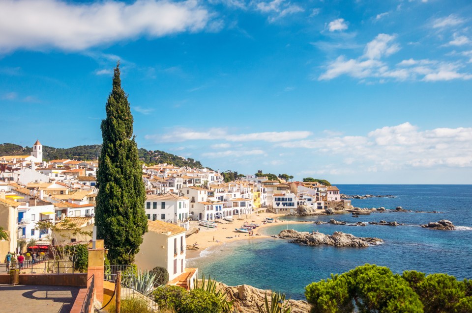  Girona is a mere 40 miles from the French  border and just 60  from Barcelona