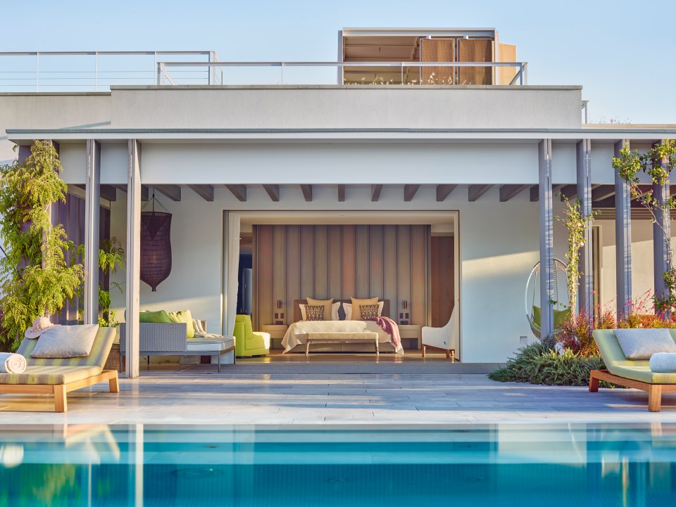 Up to 18 guests can rave into the night or start the day with yoga