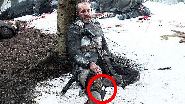  A power cable can be seen ahead of Stannis' death