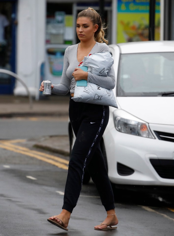  Love Island's Zara McDermott clutching a bag in Essex after her split from Olly Murs