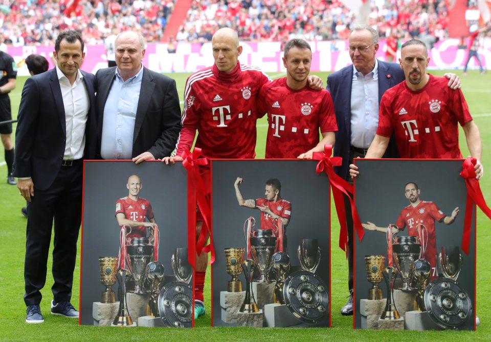  Robben (third left) and Robben (right) were honoured on the pitch - as well as the retiring right-back Rafinha (middle)