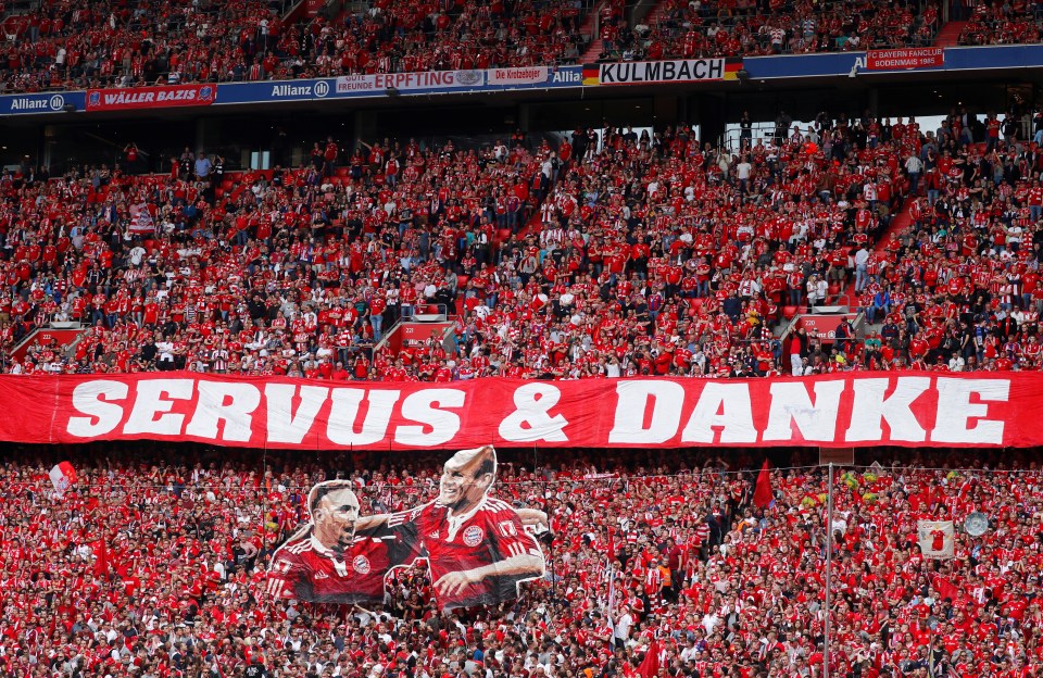  Fans unfurled a banner that said 'Goodbye and Thanks'