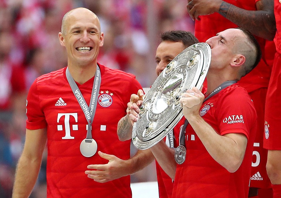  Bayern Munich legends Arjen Robben and Franck Ribery celebrate winning the league in their final game for the club