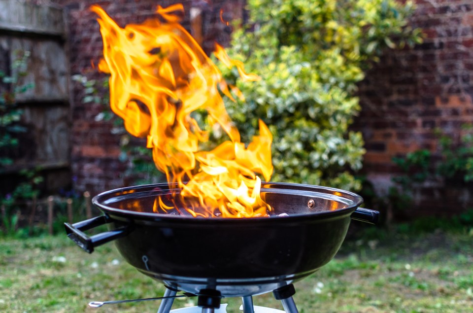  Starting the barbecue is not as difficult as it looks