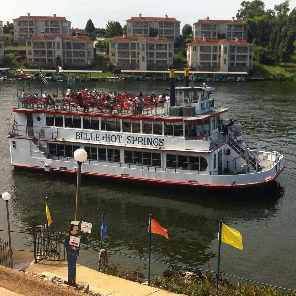 Dine and dance on a boat cruise in Arkansas