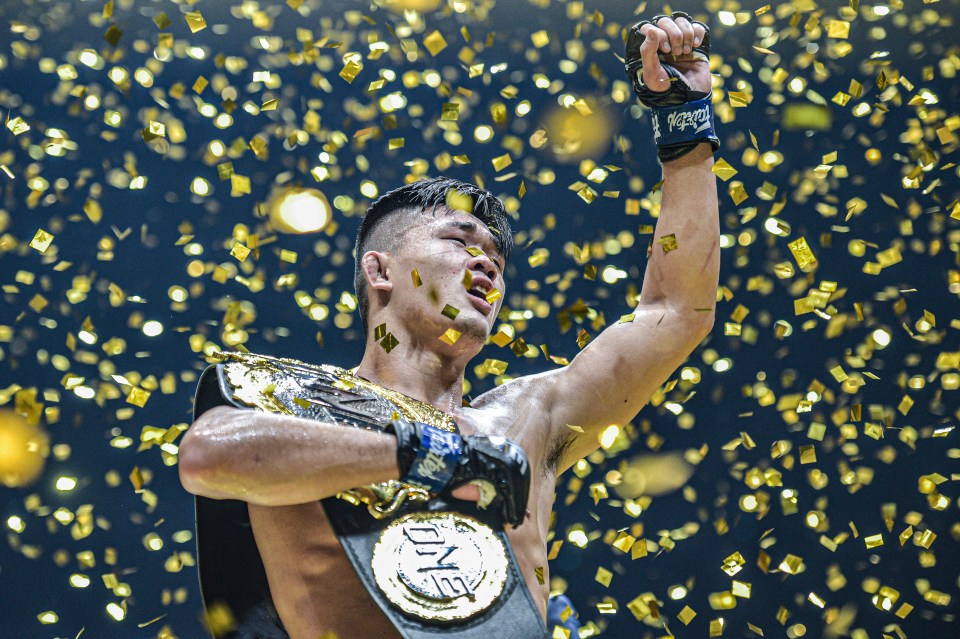  Christian Lee won the ONE Championship lightweight world title beating Shinya Aoki