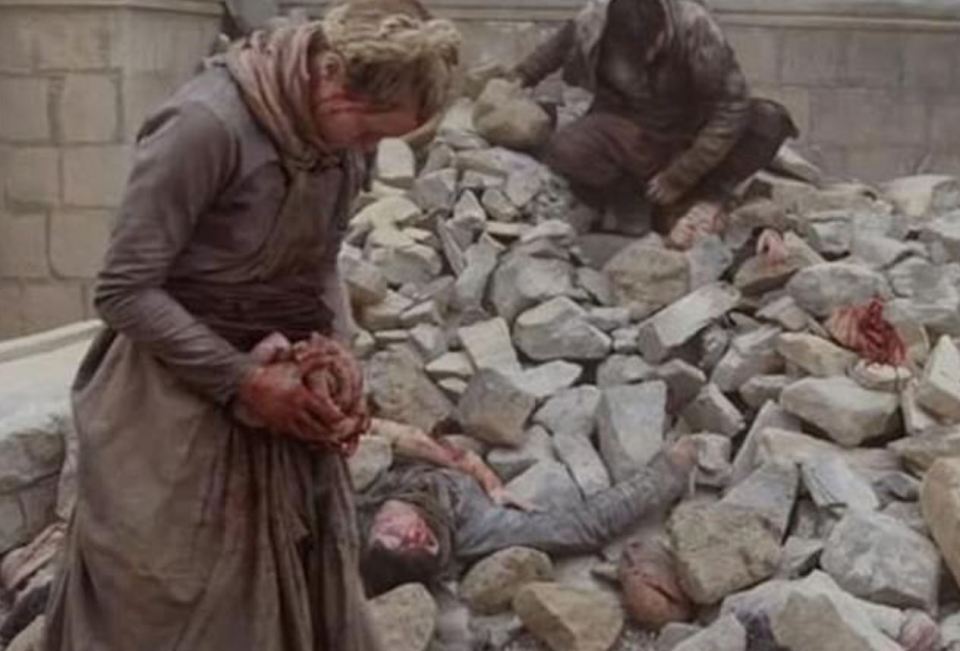  She cradles her guts after King's Landing is decimated