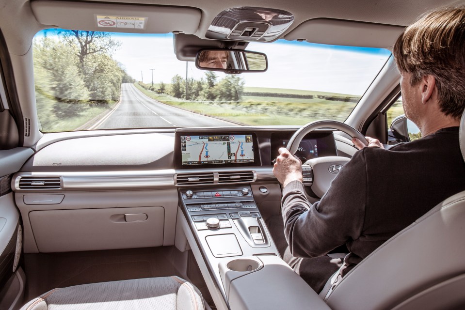  The Nexo uses a fuel cell system which combines oxygen and hydrogen from storage tanks