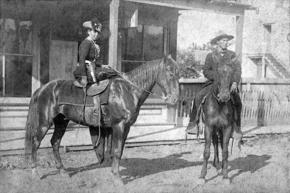  Belle Starr atop a horse in Fort Smith, Arkansas, 1886.