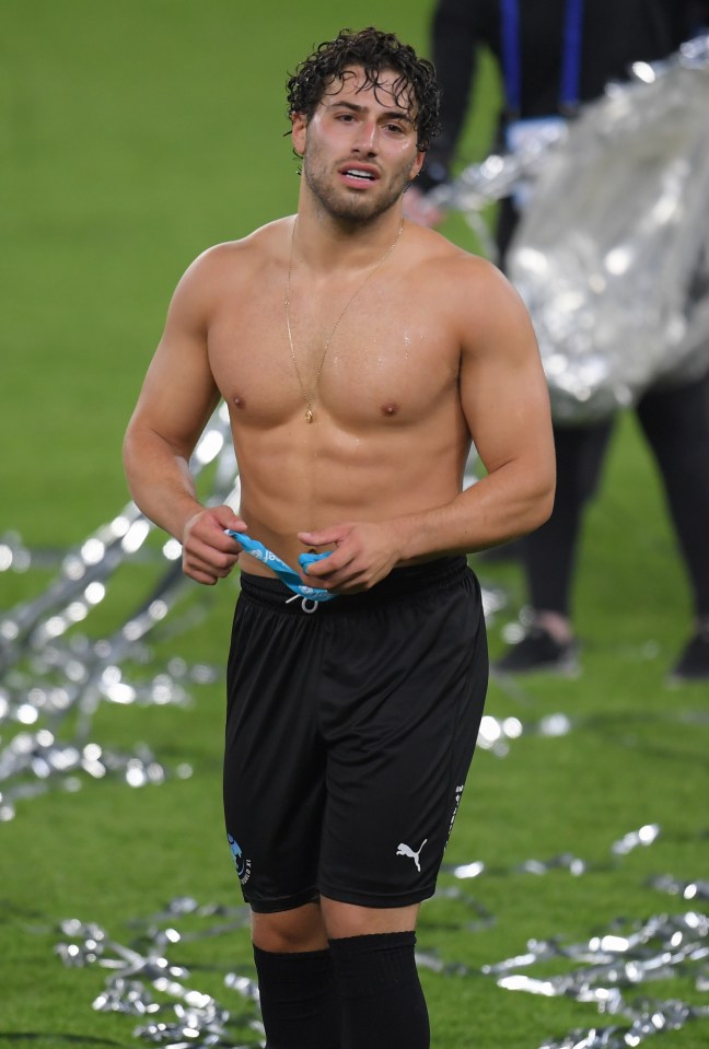  Kem took his shirt off after the match