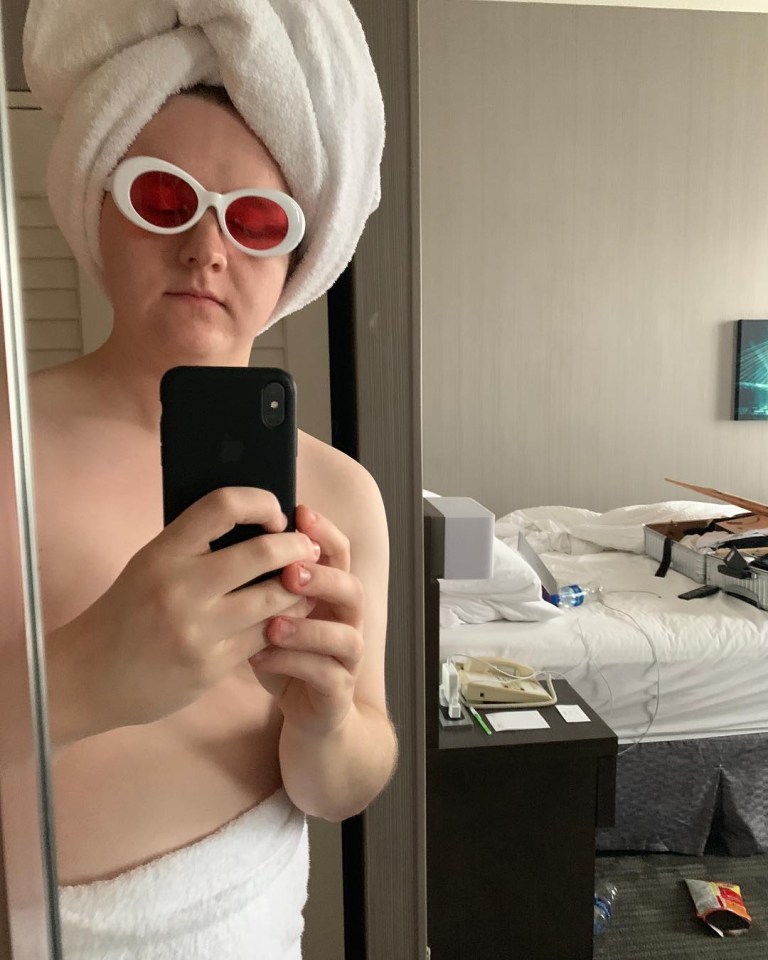  Lewis Capaldi celebrating six weeks at No1