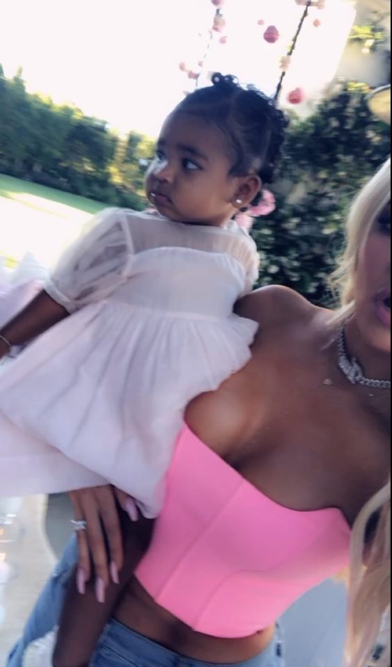  Khloe K showed off her pink outfit as she carried daughter True through the venue