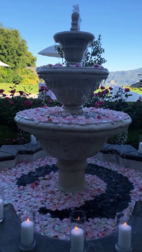  Rose petals were scattered in the water fountain