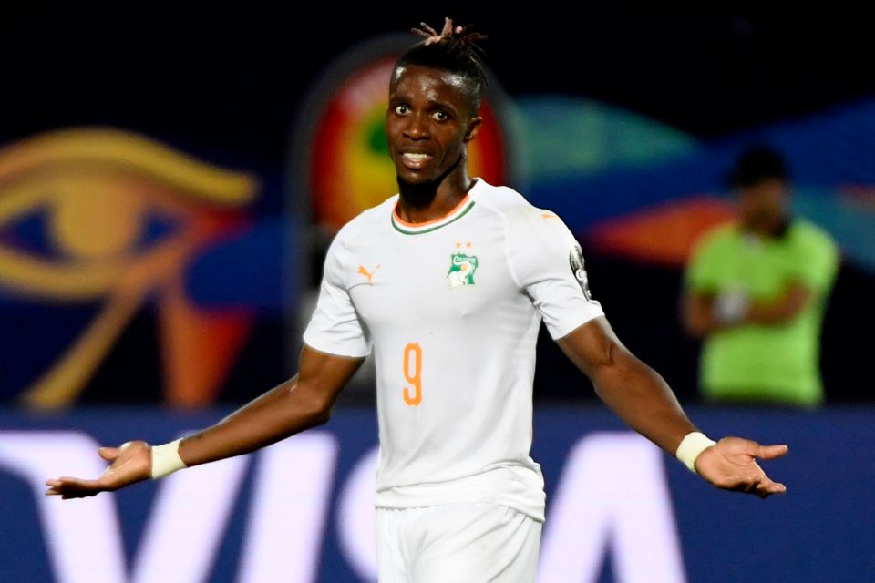  Wilfried Zaha scored a beauty to help fire Ivory Coast into the last-16 of the African Nations Cup
