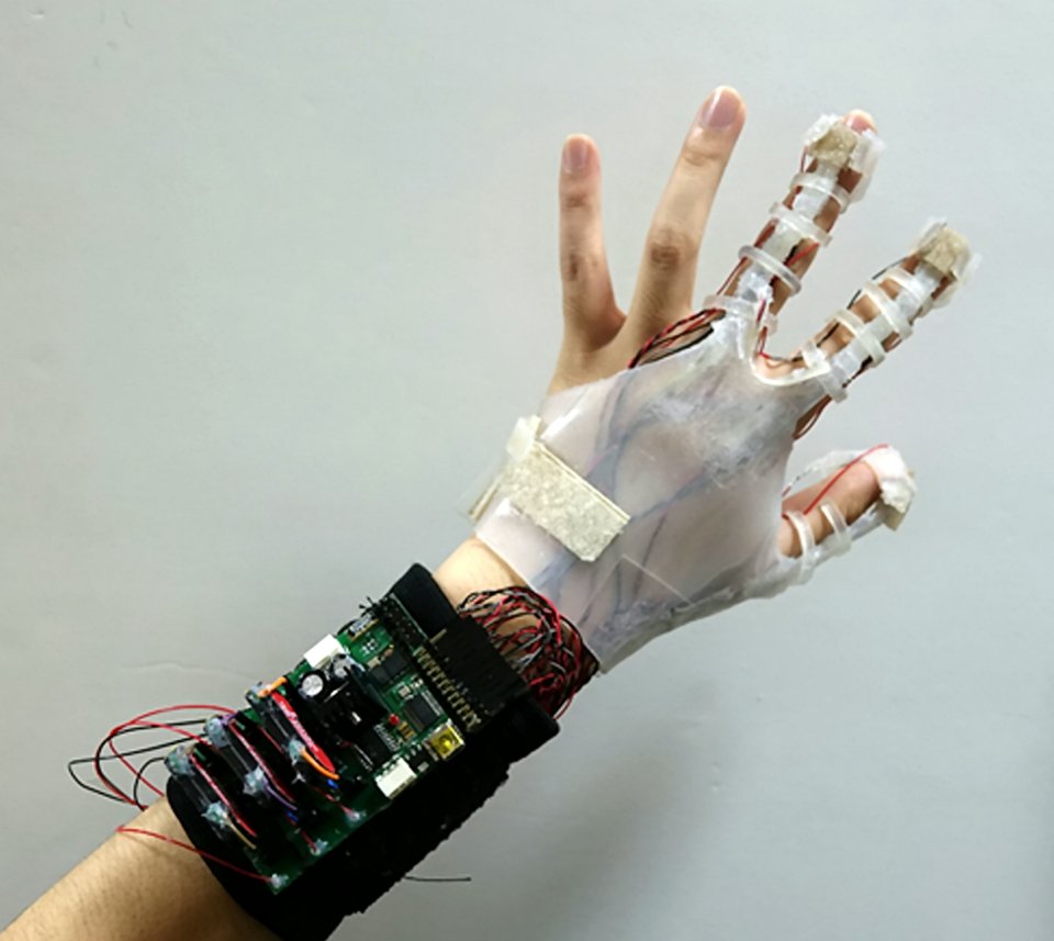  The lightweight glove will use pressure to simulate touch rather than vibration