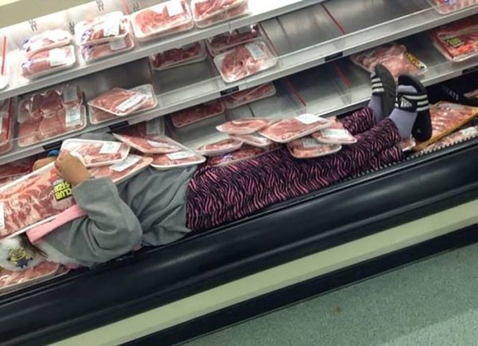 Who needs electric fans when covering your overheated body with multiple trays of meat works just as well?