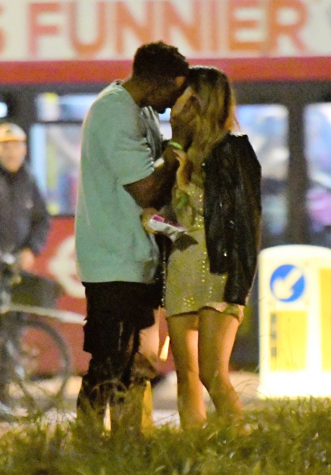  Michael grabbed Joanna round the neck as they smooched