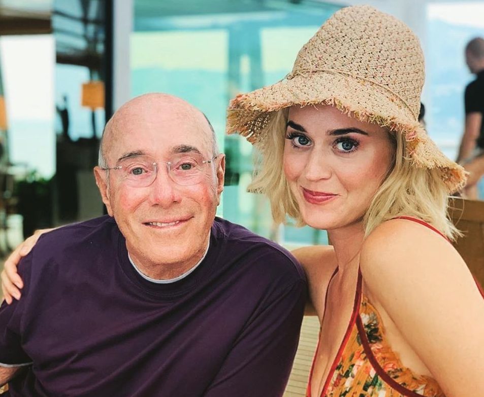 Katy Perry posed for a pic alongside businessman David Geffen