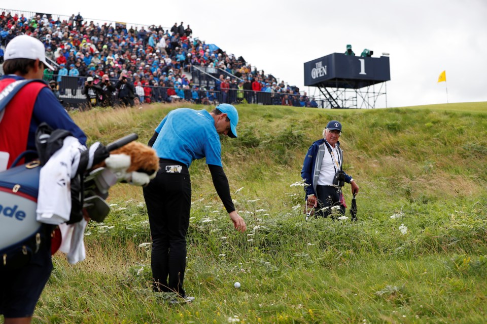  The tournament favourite went eight shots behind the lead after just one hole