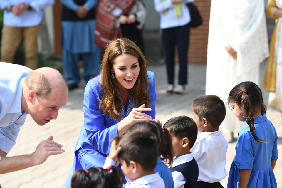  Earlier Wills and Kate met young pupils, who greeted them as they arrived at their school