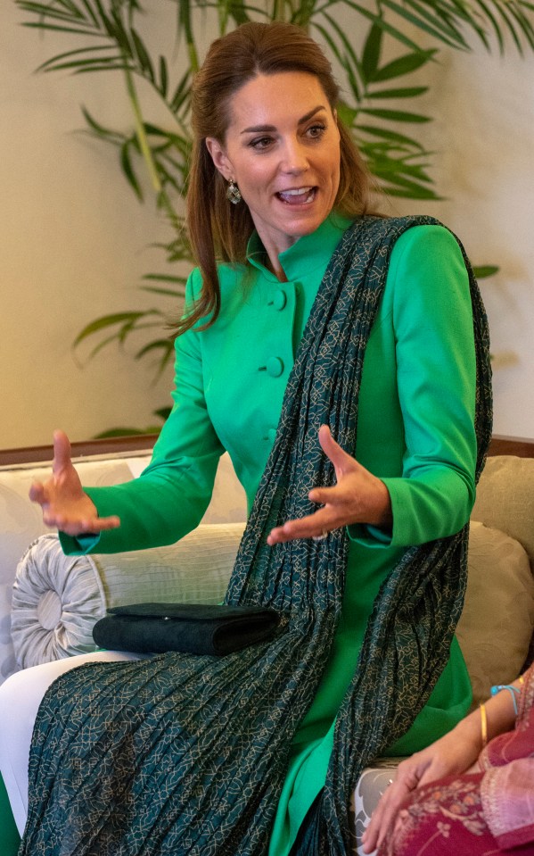 Before meeting Mr Khan, Duchess of Cambridge attended a meeting with President of Pakistan, Arif Alvi at the Presidential Palace