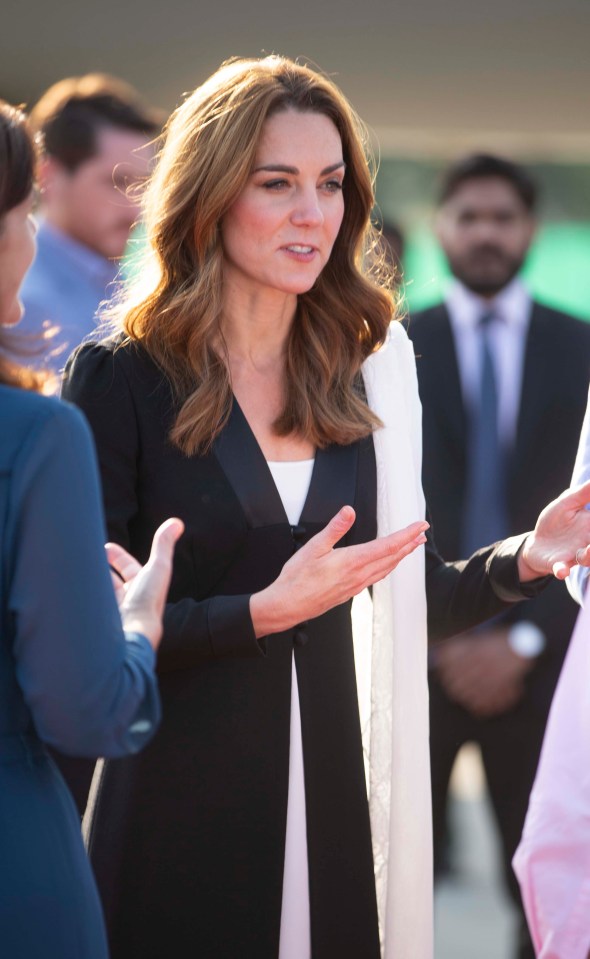  Kate said her farewells before boarding RAF Voyager