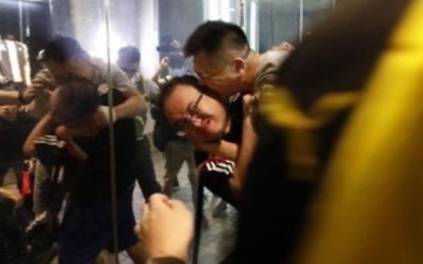  The attacker appeared to bite off Dr Chiu's ear