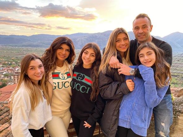  Happy families in Italy