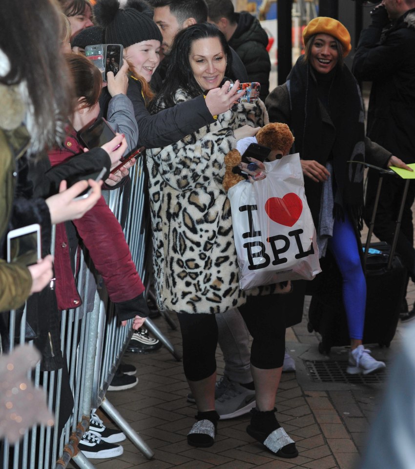 Michelle took selfies with fans after arriving at the Tower
