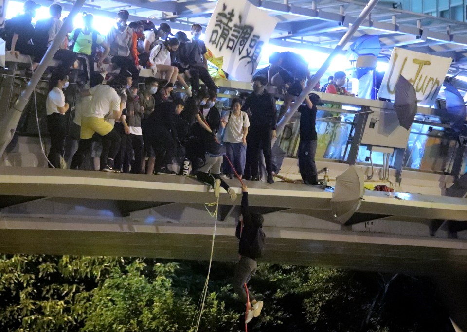  China has issued a new warning to protesters in Hong Kong after a weekend that saw clashes at a university campus in the city